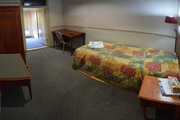 Room 17 of 98