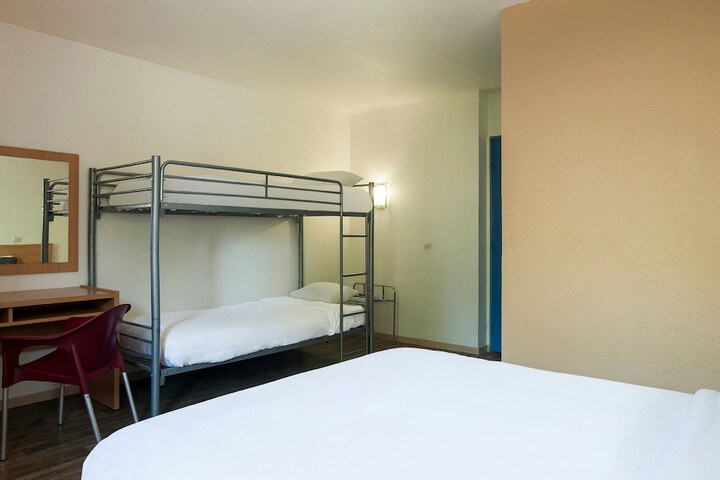 Room 9 of 31