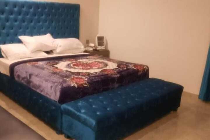 Room 5 of 16