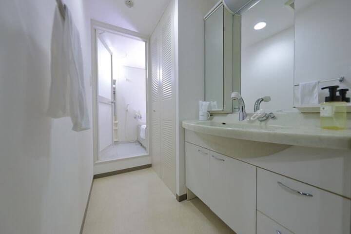 Room 8 of 16