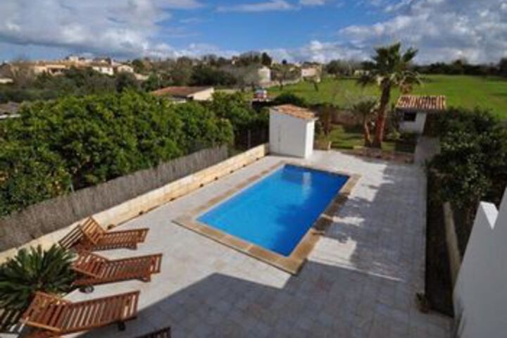 Llubi Pool and Views