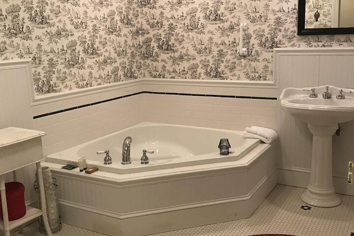 Room 50 of 84