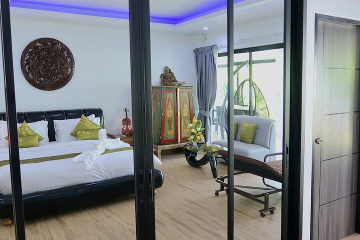 Room 5 of 98