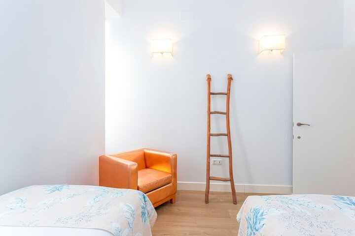 Room 2 of 19
