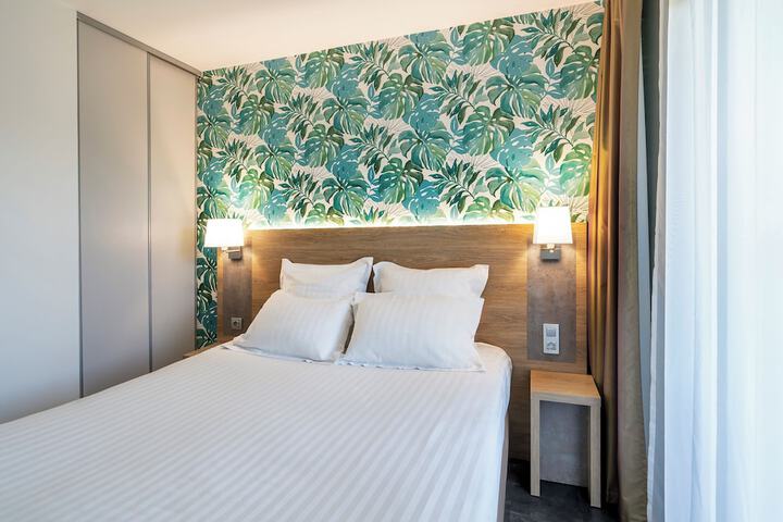 Room 15 of 33
