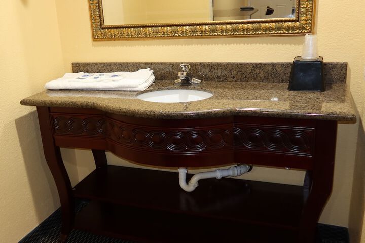 Classic Single Room 1 King Bed (2 of 7)