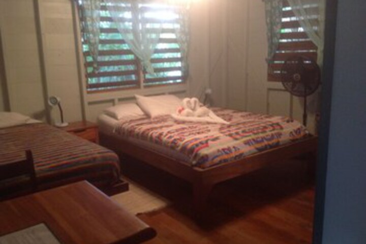 Room 7 of 12