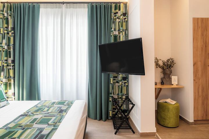 Room 15 of 83