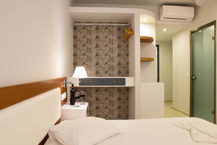 Room 16 of 80