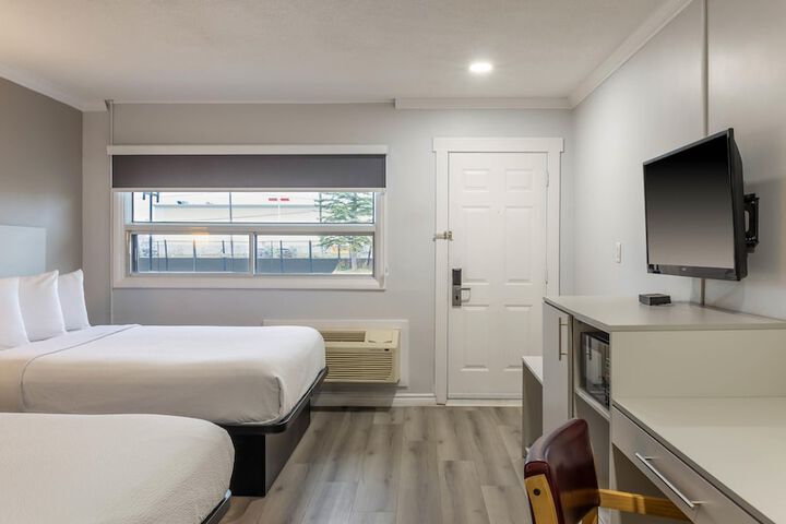 Room 35 of 61