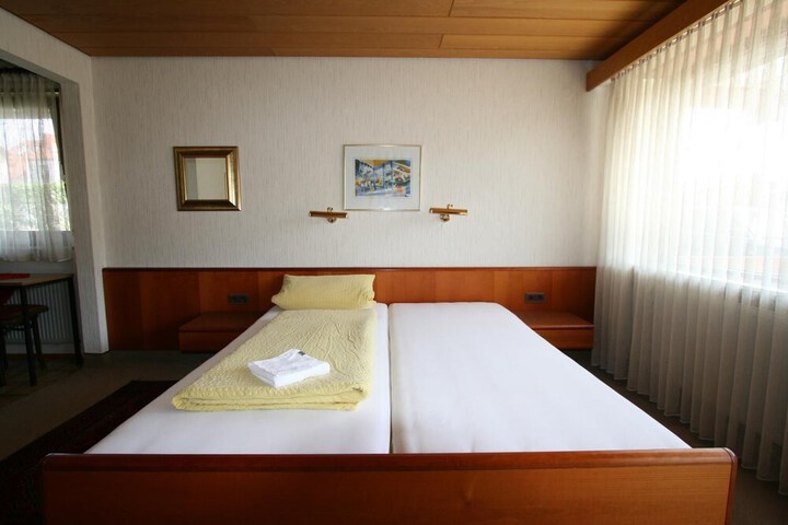 Room 13 of 30