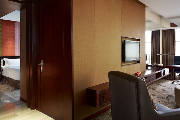 Room 5 of 80