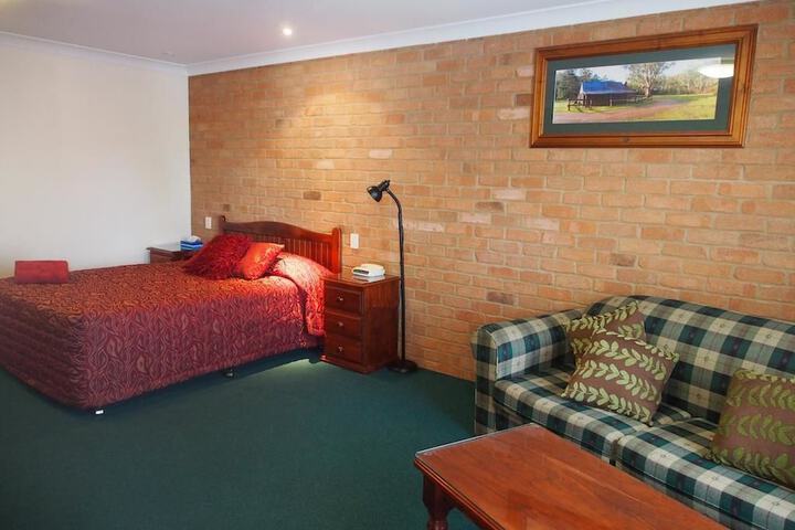 Room 2 of 37