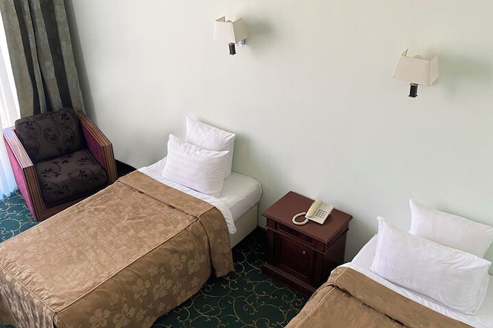 Room 37 of 141