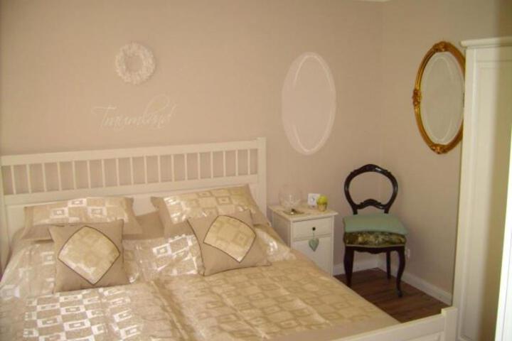 Room 3 of 7