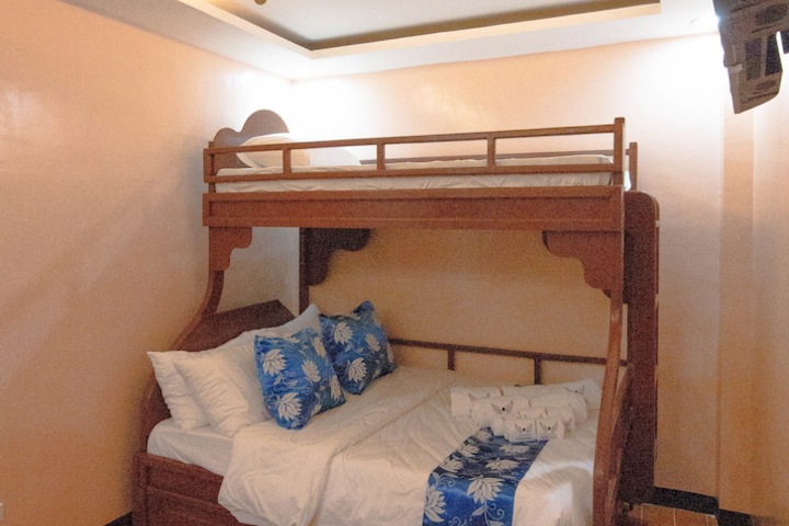 Room 14 of 80