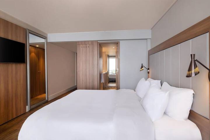 Room 63 of 167