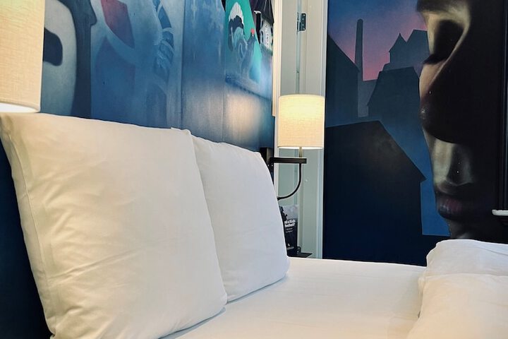 Room 6 of 53
