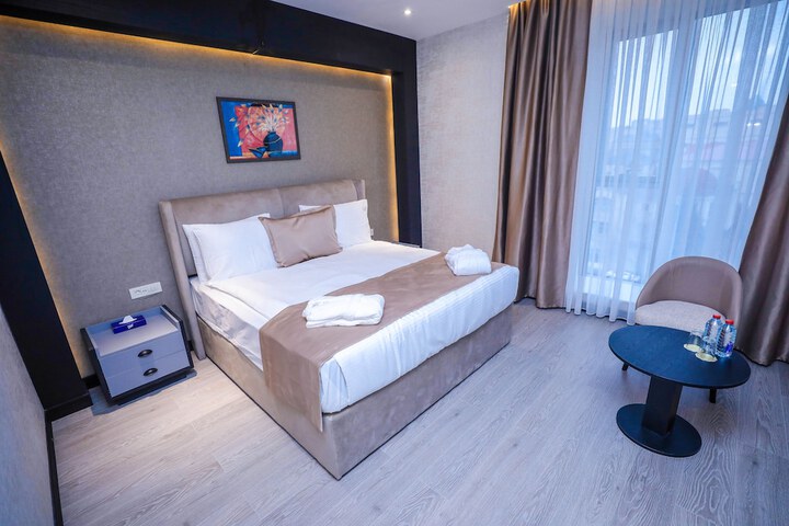 Room 5 of 36