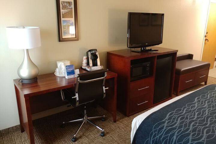 2 Queen Beds (1 of 10)