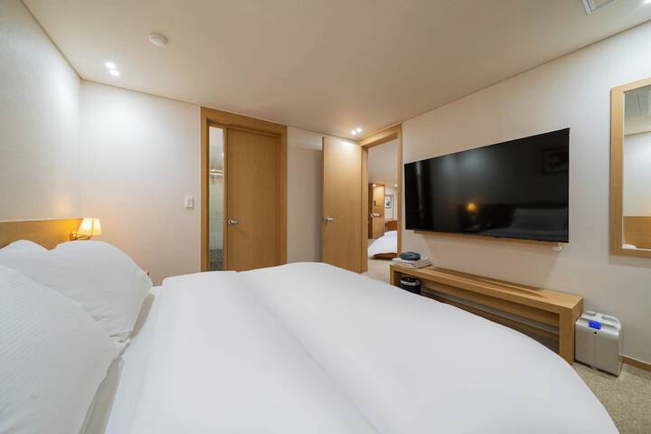 Room 46 of 83