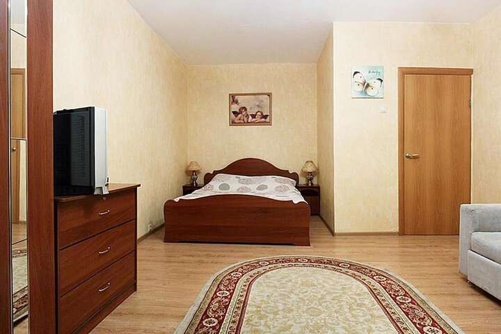 Room 5 of 16