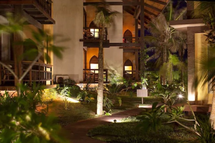 Hotel Exterior 72 of 88