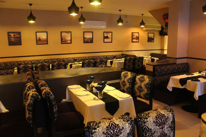 Dining 16 of 18
