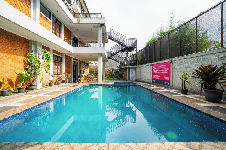Pool 7 of 17