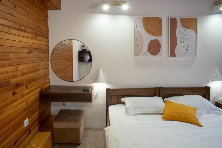 Room 6 of 22