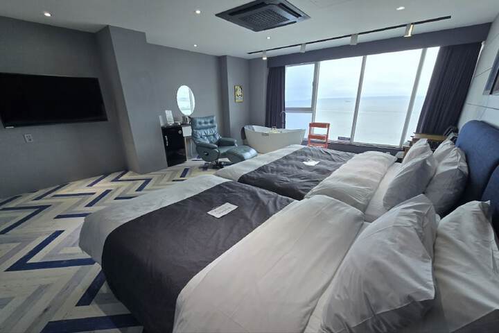 Room 65 of 184