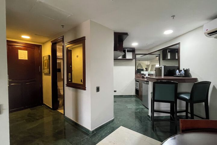 Room 19 of 91