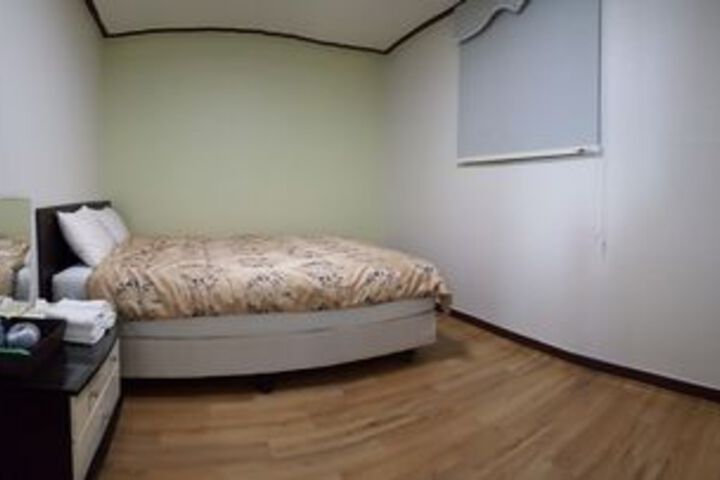 Room 25 of 39