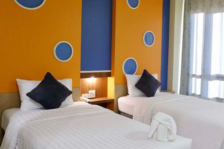 Room 8 of 14