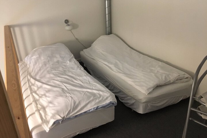 Room 13 of 36
