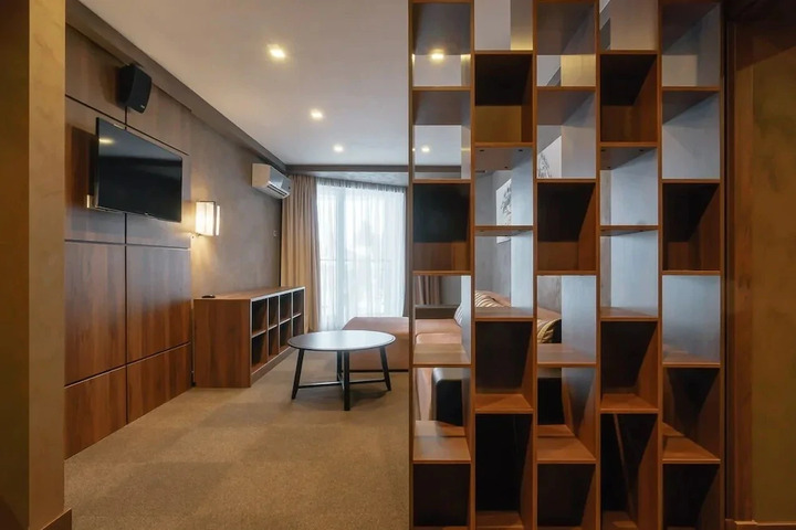 Room 3 of 10
