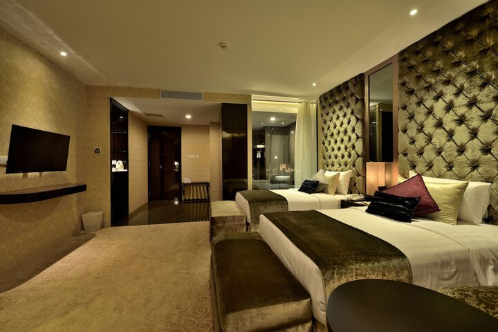 Room 13 of 54