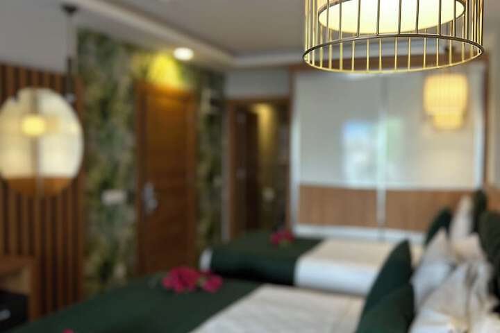 Room 16 of 102