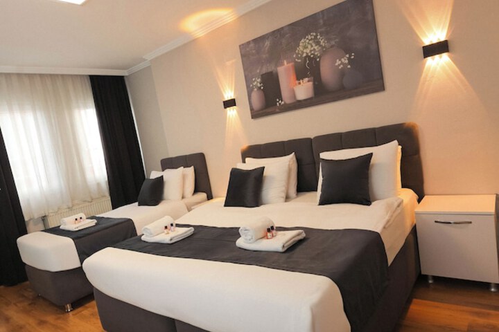 Room 8 of 18
