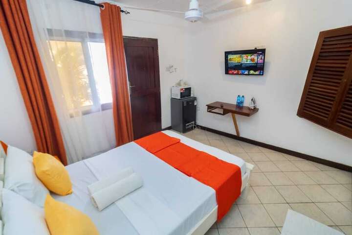Room 8 of 48