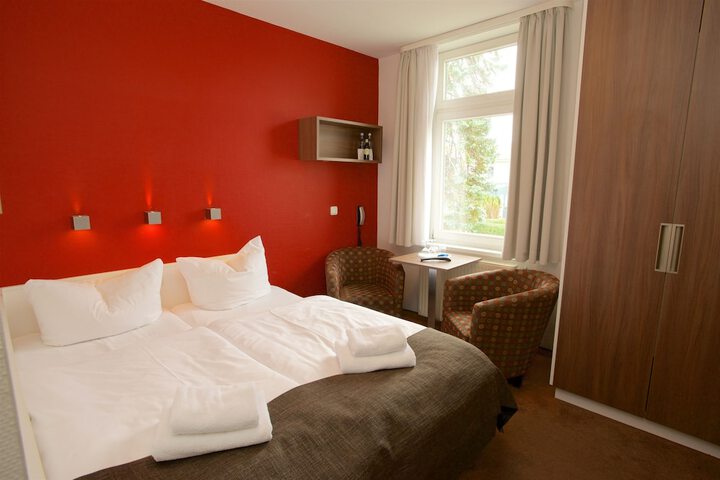 Room 25 of 106