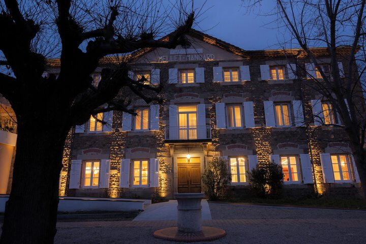 Exterior of Hôtel 2M The Originals Relais