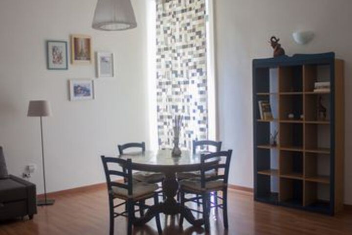 Room 10 of 16