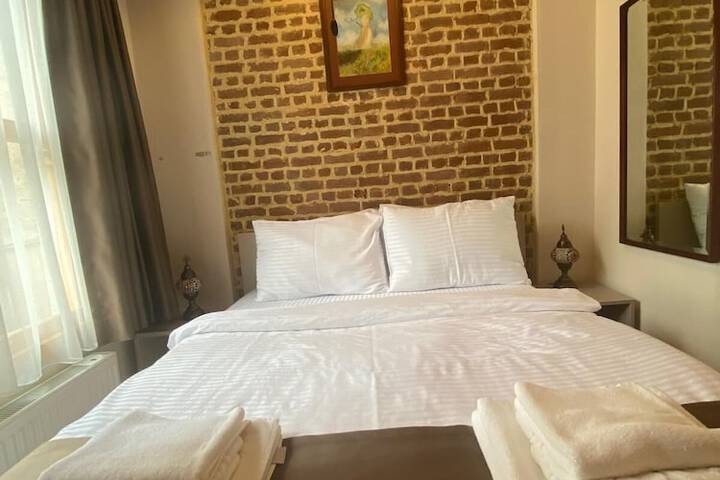 Room 34 of 48