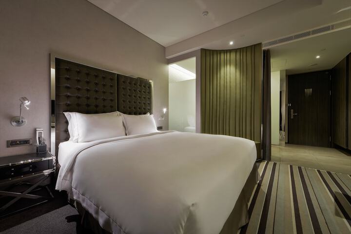 Room 18 of 82