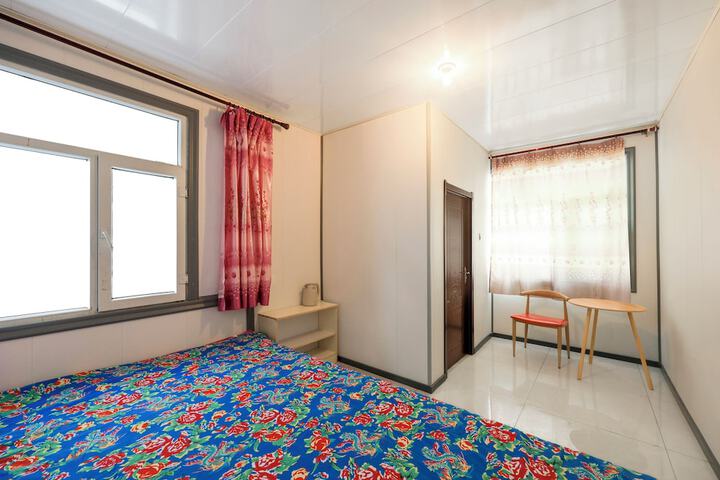 Room 28 of 84