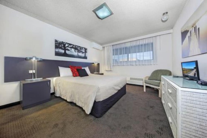 Room 12 of 48