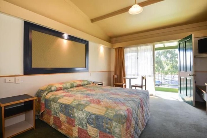 Room 11 of 19