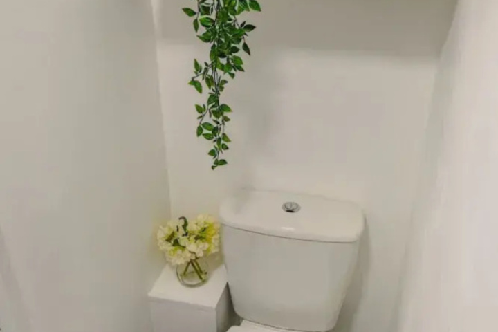 Room 8 of 11