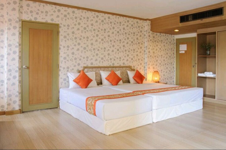 Room 15 of 49